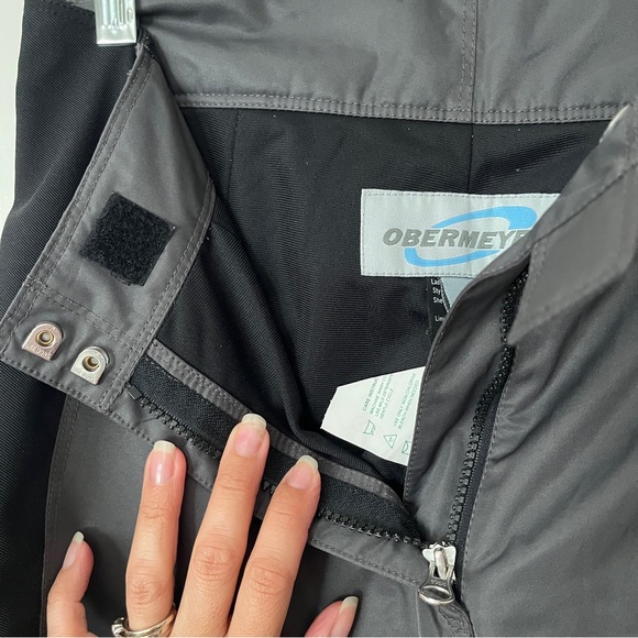 Obermeyer Ridgeline gray and black ski pants size 4 ladies, zipper at ankles. - Picture 8 of 9